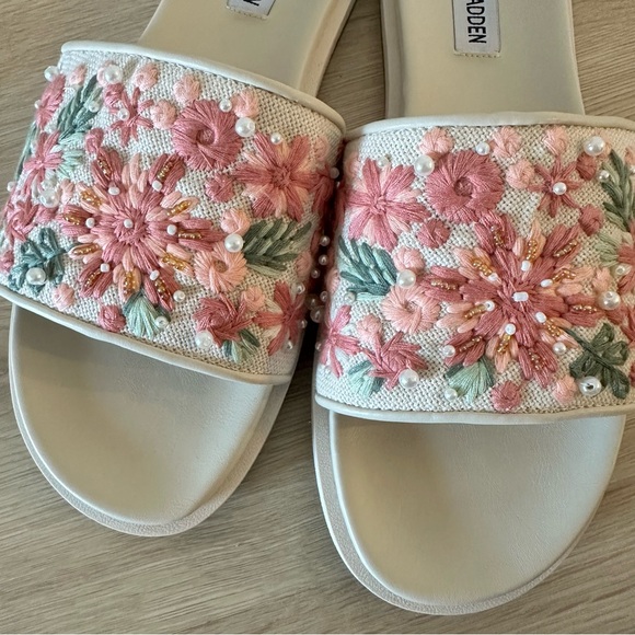 Steve Madden Women’s Cream Slide Sandals with Pink Floral Embroidery - Picture 3 of 4